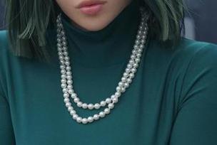 翻看Alina Becker的全套透明作品，图片里每个角度都像在和我玩捉迷藏？