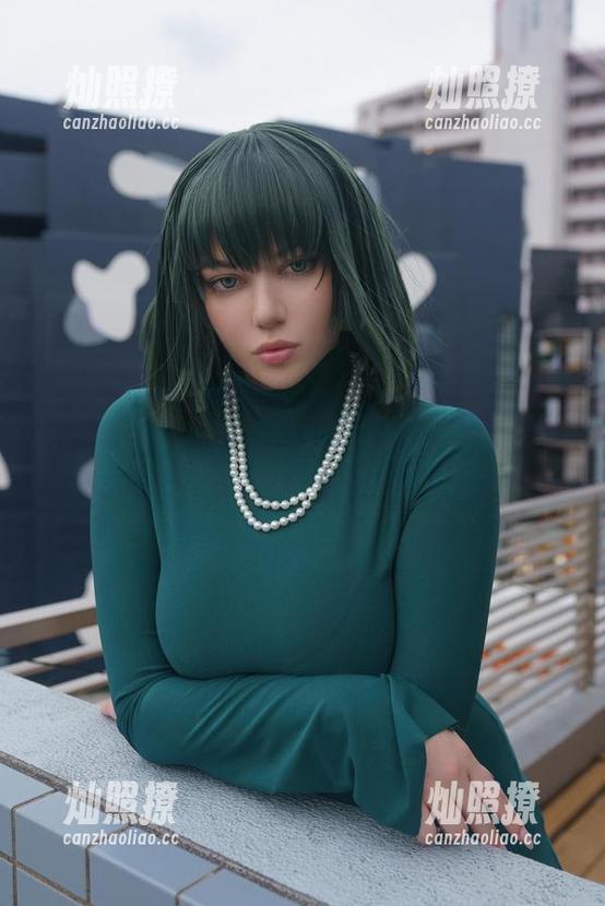 翻看Alina Becker的全套透明作品，图片里每个角度都像在和我玩捉迷藏？