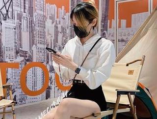 微密圈 - 原图里Callmecandy的白丝是轻描淡写的诱惑，套图走到哪儿都是个小情绪。