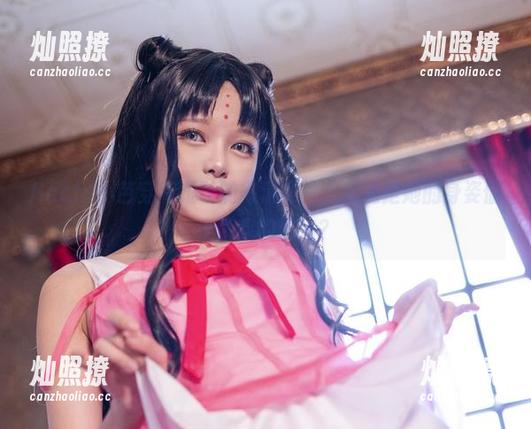 Hachi小芭穿高跟鞋的高清照片，难道是她的身姿偷走了我的思绪？
