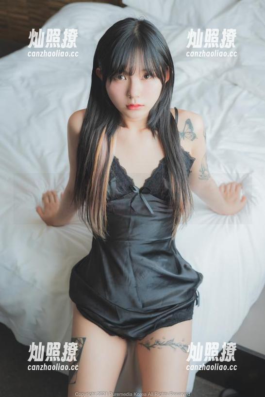 疯狂更新，Hizzy(히지)再现奶牛COS，连草都要想冲着她长哦！