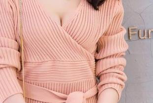 IMiss爱蜜社 - 修女总是很严肃，不过重庆女的LalaBaby啦啦演绎起来，原图里的气氛别具一格。