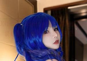 原图直击：Kitkat Cosplay妹妹，稍稍偏移的视角，与其说是照片，倒不如说是意识流动。