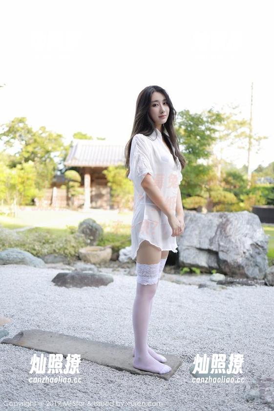 MFStar模范学院 - 草莓兔兔的妹妹，亲手抚摸那张“写真级”壁纸，难道你也想来一块？