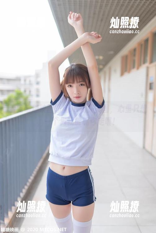 看完喵糖映画恶魔JK制服美图，心里只想，一个鬼就能抓你走喔！