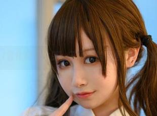 PAKI酱化身兔女郎：花园里的奇怪时尚自拍手册