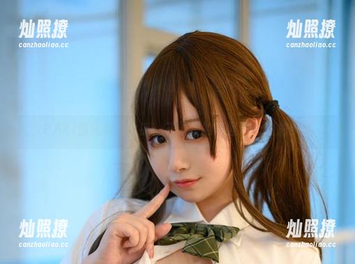 PAKI酱化身兔女郎：花园里的奇怪时尚自拍手册