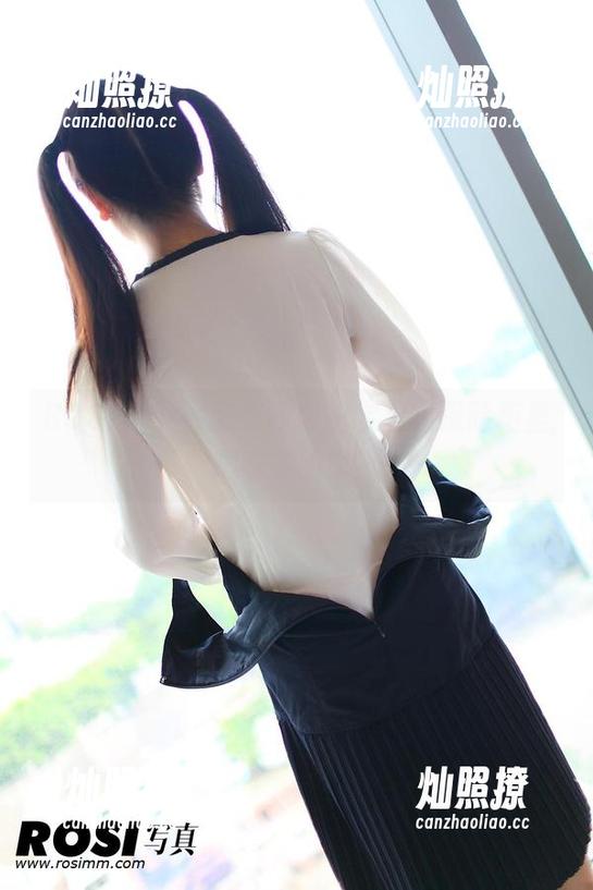 ROSI-恋恋 ROSI - 下载恋恋的自拍宝典,保险柜里藏着美图哦!