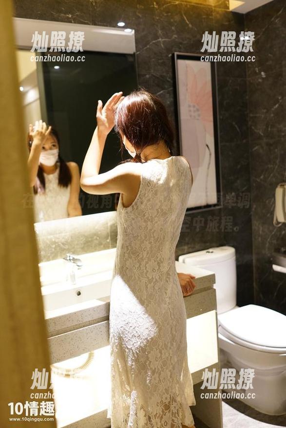 在ROSI的视角中，空姐制服不再单调，原图带你体验不一样的空中旅程。