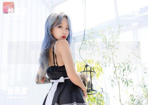 Sia(시아)的泳池假期：让我们拯救你的下载记录吧，作品集不容错过！