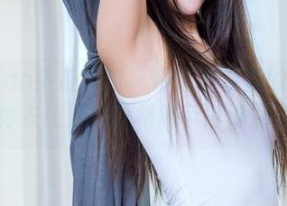 TouTiao头条女神 - 最新写真里的樊安妮，连体衣让她的身材展示得淋漓尽致。