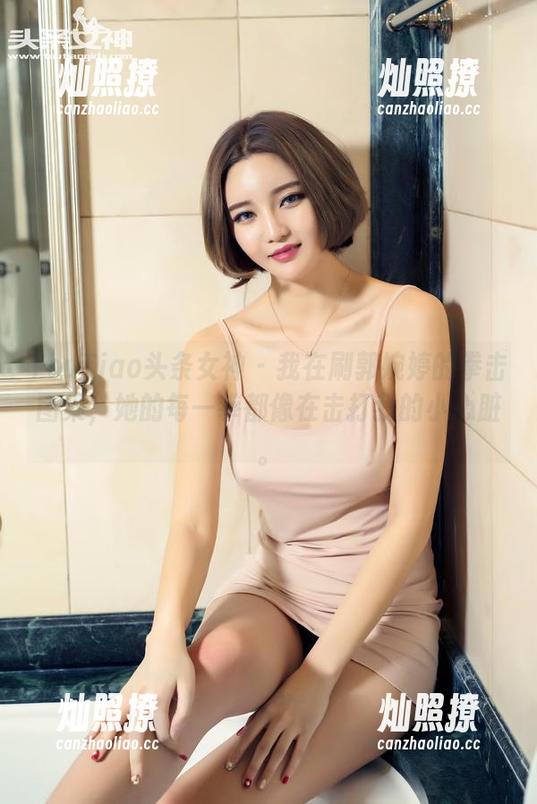 TouTiao头条女神 - 我在刷郭婉婷的拳击图集，她的每一拳都像在击打我的小心脏。