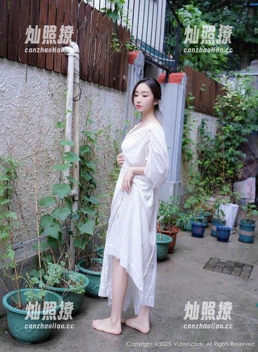 Xiuren秀人网 - 牛仔裤下的养乐多DoDo：别担心，这只是一场写真集的原图大派对！