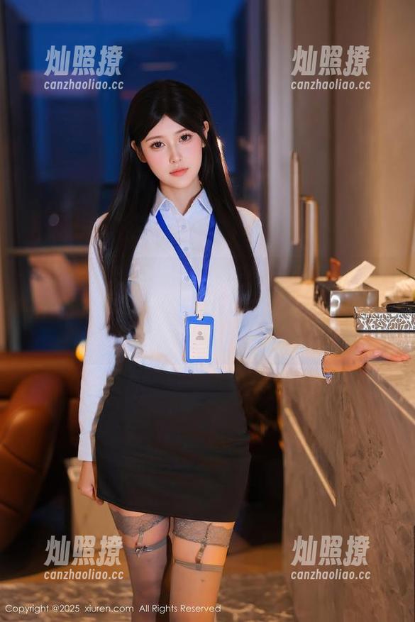 Xiuren秀人网 - 可可芝的红裙精选：看她如何把“走路有风”变成“裙摆飞扬”！
