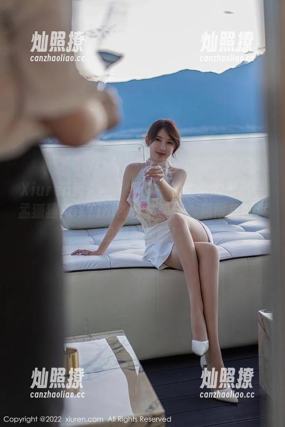 Xiuren秀人网 - 拯救平淡生活的单品—孟狐狸FoxYini的丝袜精选，照得我脑海里都是画面！