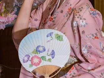 这就是Yiko湿润兔的红裙私房：原图能让你重温那份小悸动！