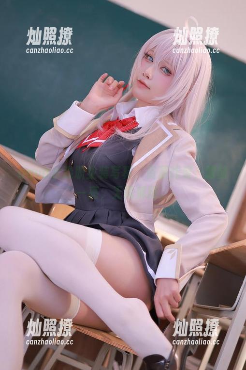 aqua水淼职业装写真，资源炸裂，眼前一亮，无需解释。