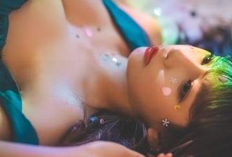 来了，w黑米粥w和兔女郎的美图更新，瞬间飞跃幻想的边界～