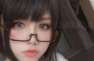 性感？可爱？一笑芳香沁在办公室的最新写真集里全都有哦！