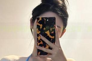 微密圈 - 不爱笑的赛琳穿网袜？是的，我在这里，原图完整收藏！
