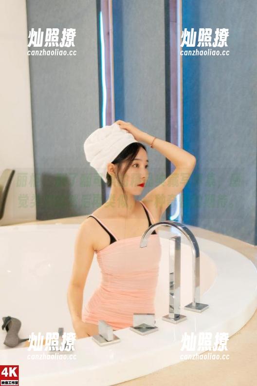 丽柜 - 翻了翻司琪的精品典藏写真集，感觉类似的然后再类似，一种奇怪的期待。