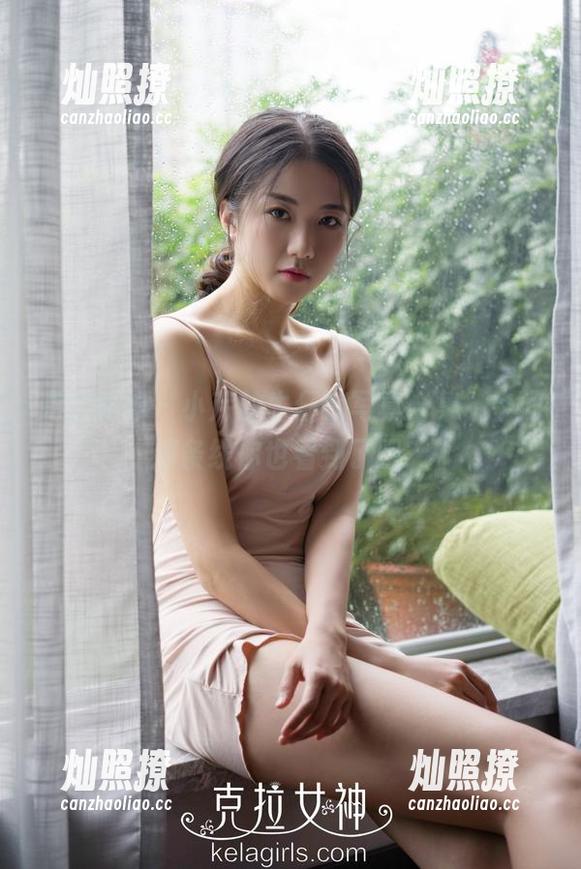 克拉女神-小芹 克拉女神 - 小芹的牛仔裤写真合集,中间那条线你也看到了吧?