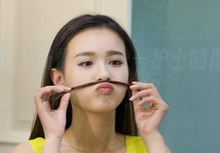 克拉女神 - 汤怡在线——护士的形象能不能再撩一点？