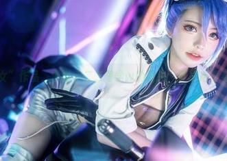 “机车少女”作品，通过六二二同学w的镜头，下载后再看都心痒。