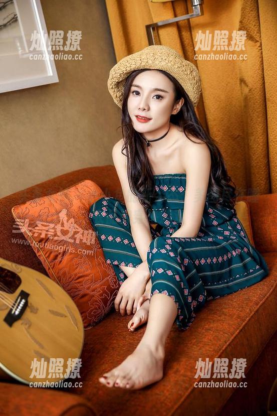 头条女神 - 小小鱼的新姿态：美图尽在睡衣品牌穿搭游戏