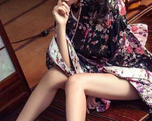 头条女神 - 易阳学姐的高清壁纸，电脑前总是停留太久啊。