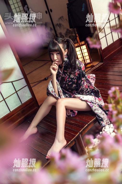 头条女神-易阳 头条女神 - 易阳学姐的高清壁纸,电脑前总是停留太久啊。