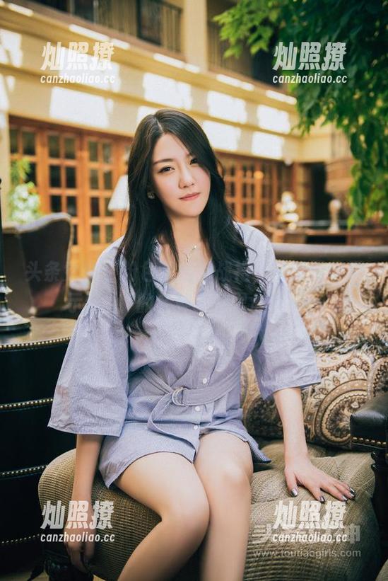 头条女神 - 粉色是她的战袍，高清图像展示梦心玥的各种“暗黑心机”。