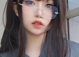 快来看看女主K的短裙图片，顺便拿走那份提神的资源！