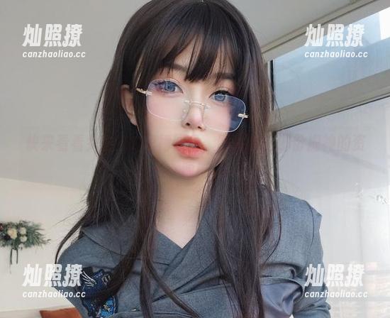 快来看看女主K的短裙图片，顺便拿走那份提神的资源！