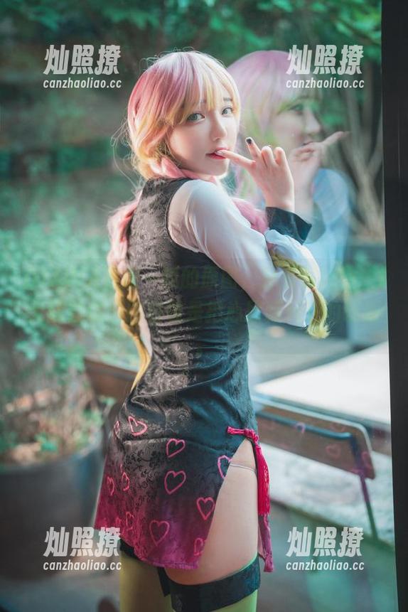 DJAWA亲密一瞬的原图，孙乐乐(손예은)大胆尝试，图包像是把心思藏起来的谜题。