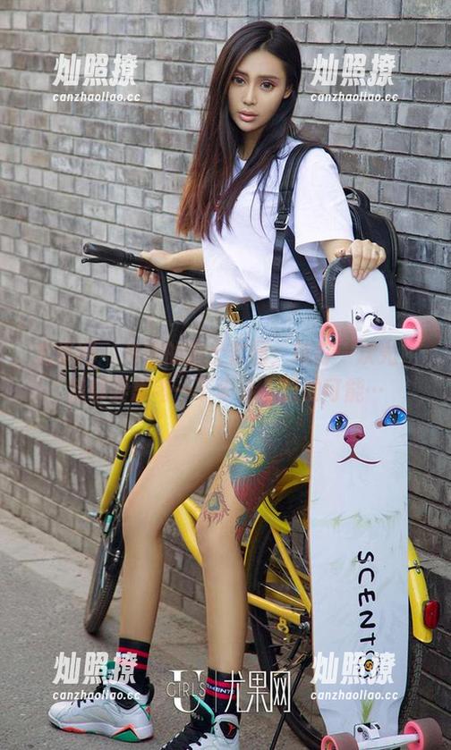 尤果网 - 米妮的护士套图：每打一次光，我都要思考一下申请入院的可能…