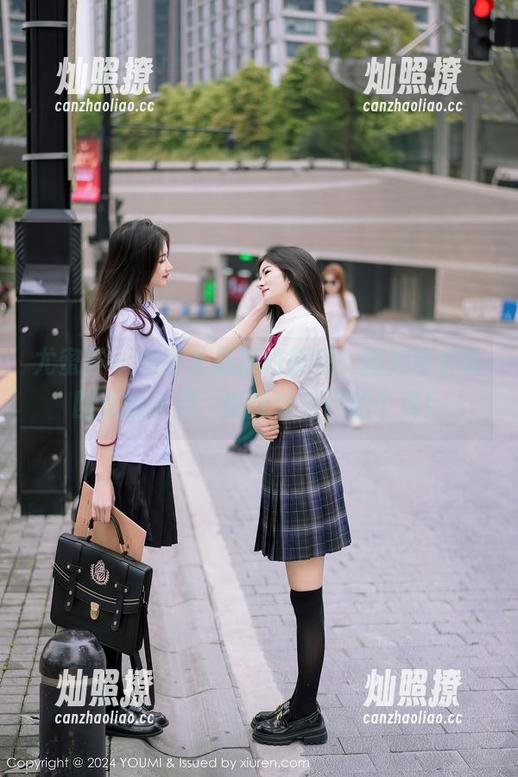 尤蜜荟 - 刘钰儿最新校服秀，图包带你重回无忧岁月，顺便给自己加个戏！