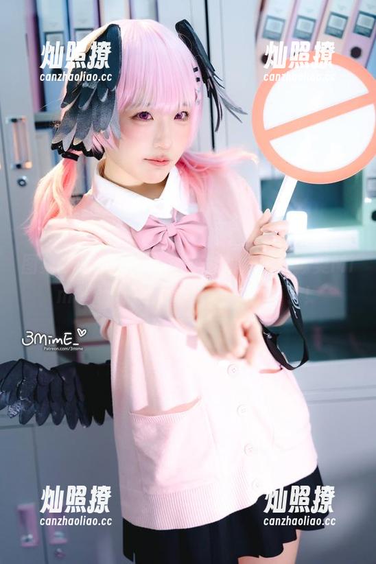 图集中有魔法少女伊莉雅和金猫，弥美Mime表示：求你们不要再斗嘴了！