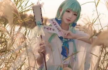 手握弥音音ww的写真图册，能代的气息在耳畔轻荡，好像在说话！