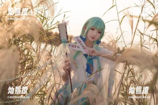 手握弥音音ww的写真图册，能代的气息在耳畔轻荡，好像在说话！