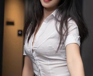 抖娘利世的摄影作品，黑色套装+血滴子图案，照片劈头盖脸地给人一种张力！