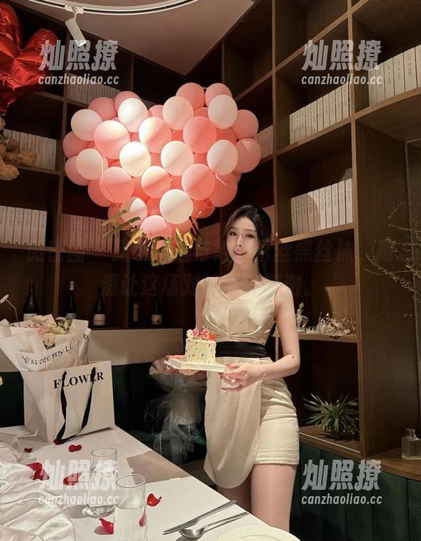 是小逗逗 微密圈 - 是小逗逗与她的蕾丝黑丝袜,高清让这场对决更加刺激。