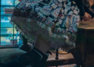 木花琳琳是勇者的白丝画册：说不出的好奇与微妙，图库里好像藏了她的心事。