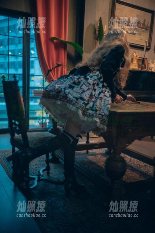 木花琳琳是勇者的白丝画册：说不出的好奇与微妙，图库里好像藏了她的心事。