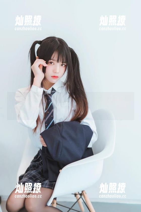在桜桃喵的作品里，御姐成了无法抗拒的迷云，美图还需释义。