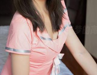 梦丝女神 - 阁楼vs丝袜：素梦的高清图包，暴露小心思