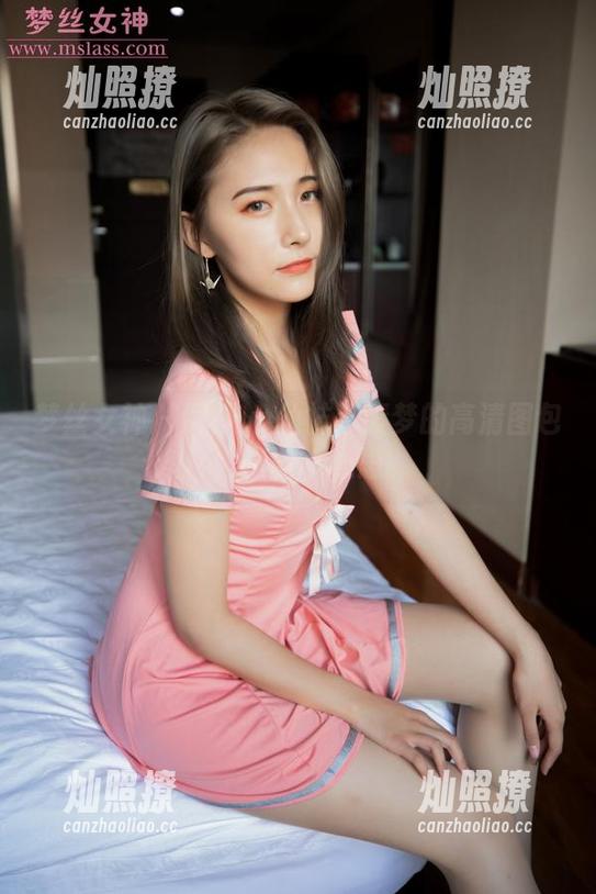 梦丝女神 - 阁楼vs丝袜：素梦的高清图包，暴露小心思