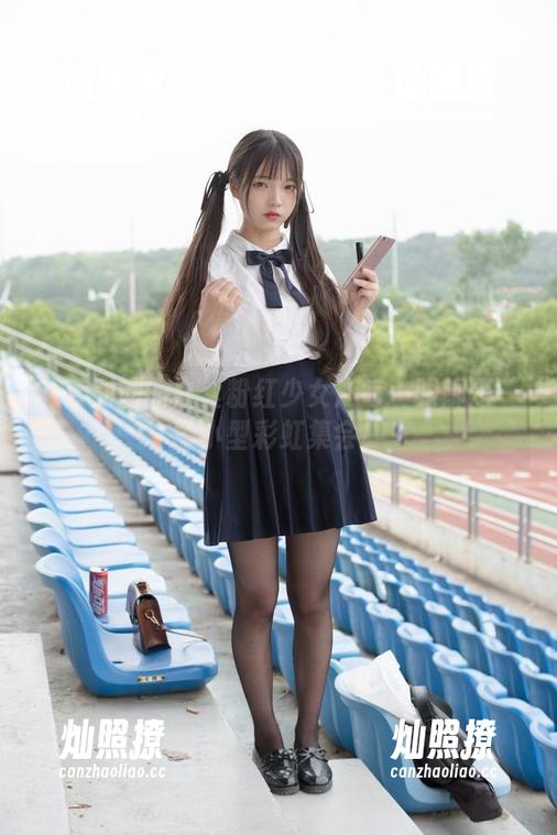 森萝财团的白丝粉红少女：每一眼都是一场小型彩虹集会！