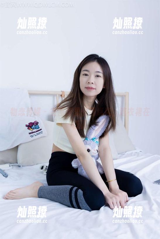 物恋传媒 - 在图库里偶遇岚岚，连衣裙在低语