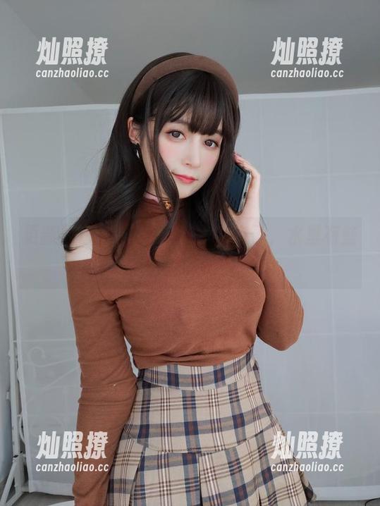 更新到白银81的泳池写真集了，水里有些小腥味吗？